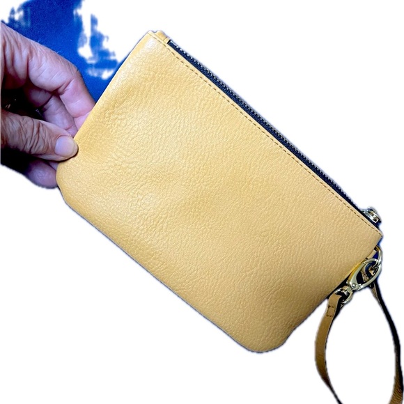 🧨 Final Markdown - Steve Madden Wristlet - Picture 4 of 4